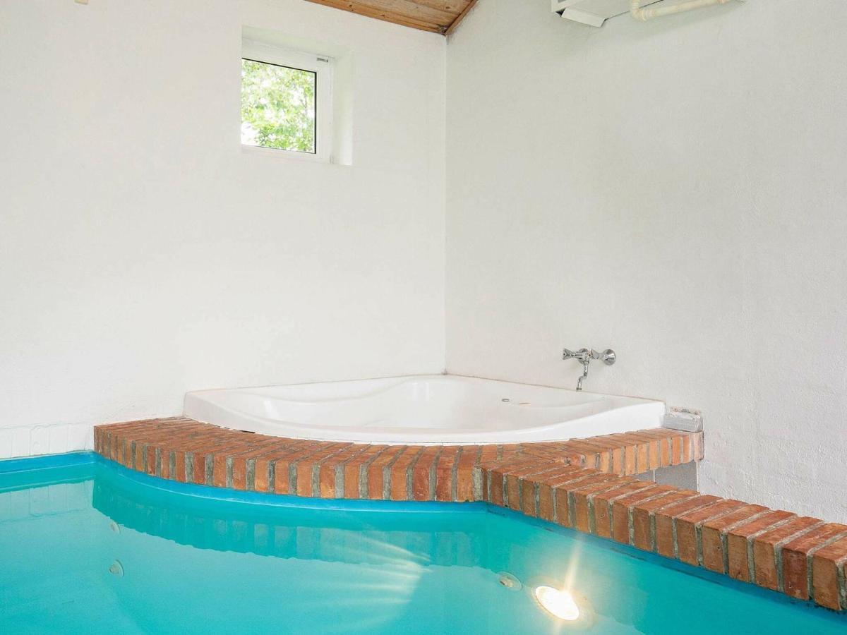 8 Person Holiday Home In Hj Rring Лёнструп Экстерьер фото